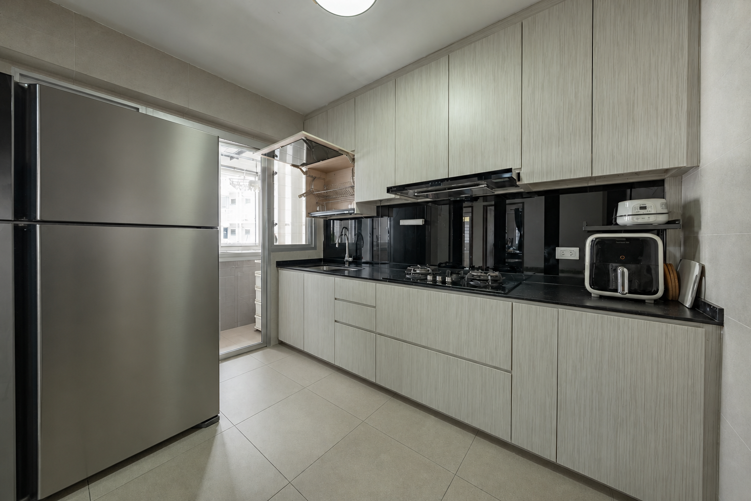 Kitchen and service yard at 109C Canberra Walk