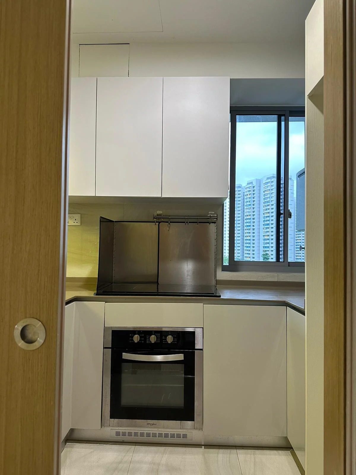 High Park Residences: Kitchen
